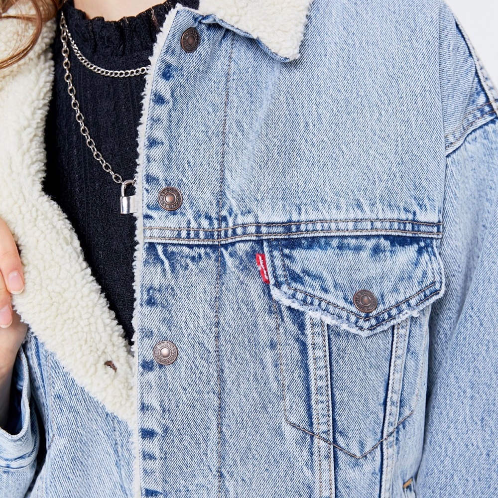 NWT - Levi’s Dad Sherpa Denim Trucker Jacket $128